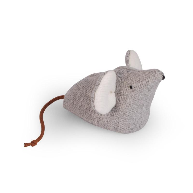 Ready, Set, Throw! Get Your Paws on Our Playful Throwing Mouse!